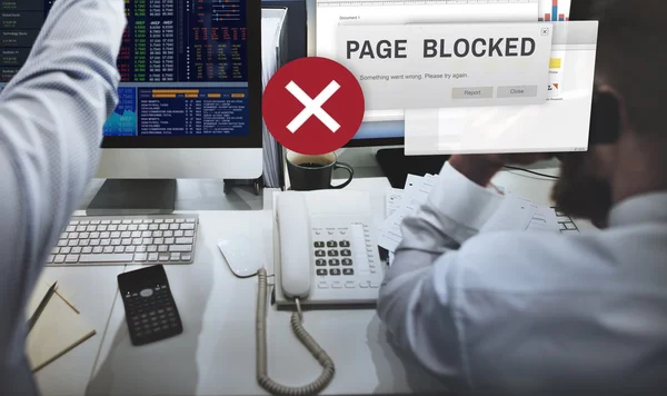 Mensen uit het bedrijfsleven werken en pagina Blocked — Stockfoto