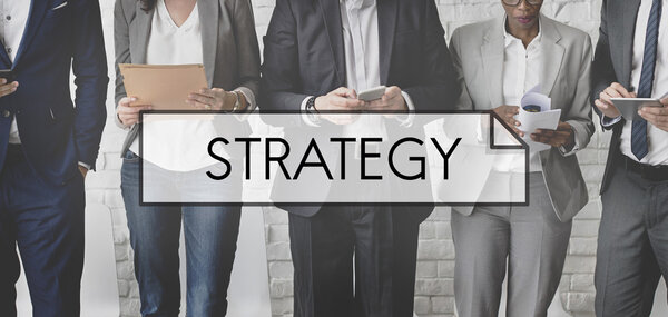 Деловые люди на фоне
