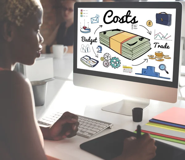 Businesswoman working on computer with costs — Stock Photo, Image