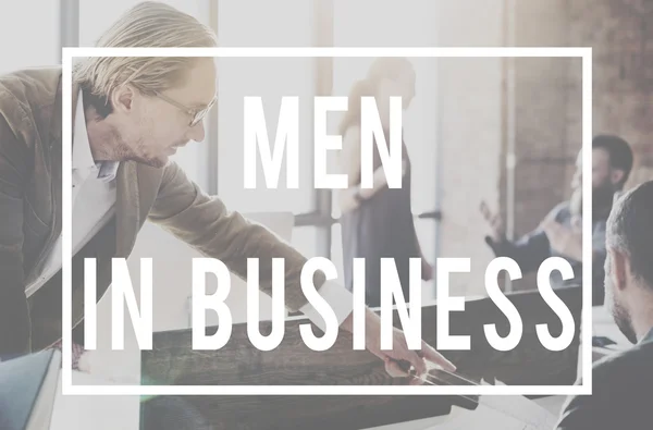 Persone che lavorano in ufficio e Men In Business — Foto Stock