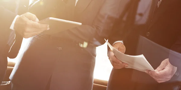 Geschäftsleute arbeiten zusammen — Stockfoto