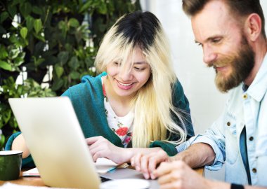 Toplantı Tartışma konuşuyor 