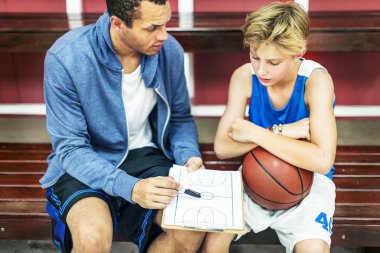 Oyun planı tartışmaya basketballers
