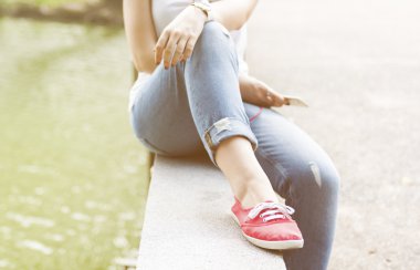 Kadının bacakları Kırmızı Ayakkabı