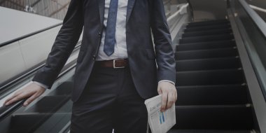arka plan üzerinde ofis çalışanı