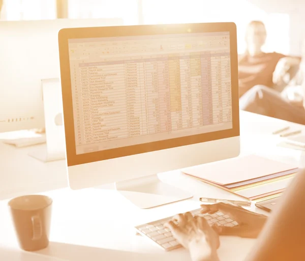 Businesswoman working on computer — Stock Photo, Image