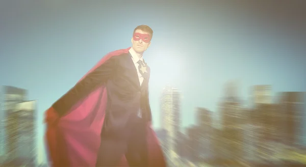 Super-herói Empresário na cidade moderna — Fotografia de Stock