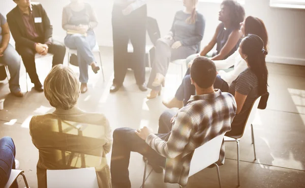 Diversidad de las personas en reunión —  Fotos de Stock