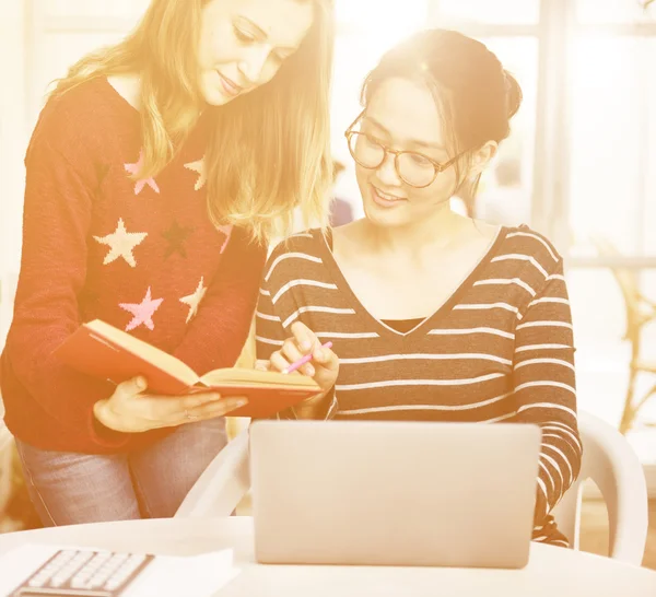 Vacker student tjejer — Stockfoto