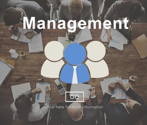 Geschäftsleute bei Treffen im Amt — Stockfoto