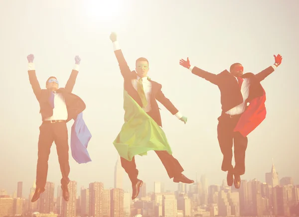 Superheld zakenlieden vliegen — Stockfoto