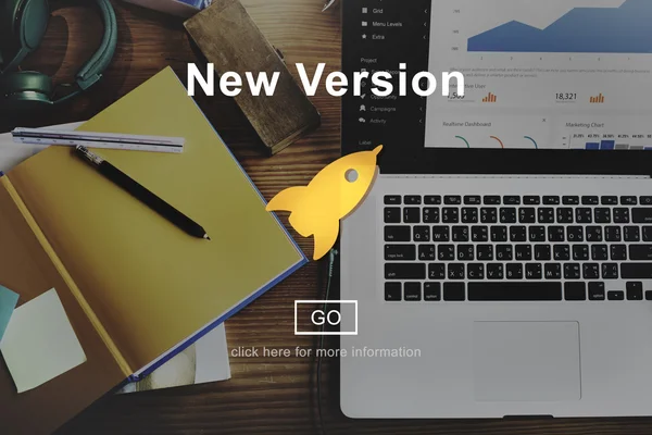 dağınık ofis masaları ve yeni sürüm