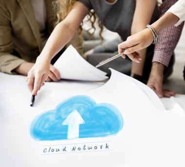 Poster ve bulut ağ ile çalışan tasarımcıları