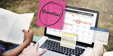 İnsanlar internet'te sörf