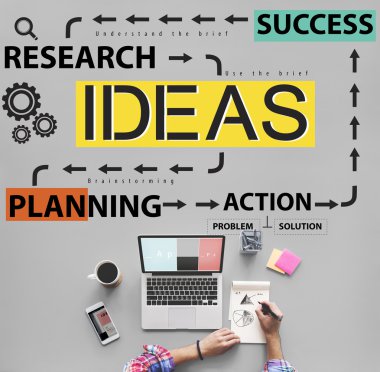 laptop ile çalışan kişi 