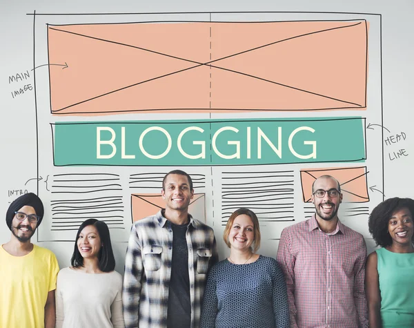 Mångfald människor med bloggandet — Stockfoto