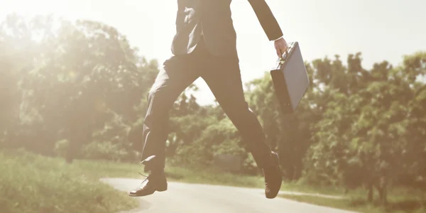 Joven empresario al aire libre — Foto de Stock