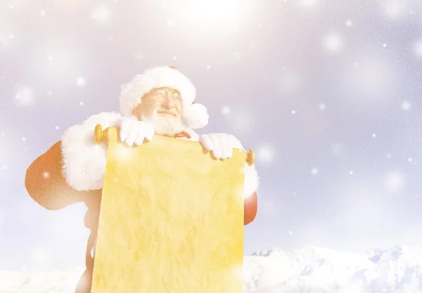 Weihnachtsmann mit Papierrolle — Stockfoto