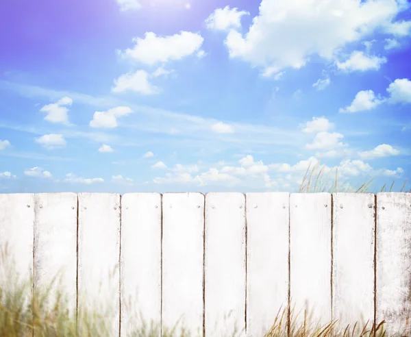 White Fence with Blue Sky — Stock Photo, Image