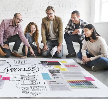 Poster ve işlem çalışma tasarımcılar