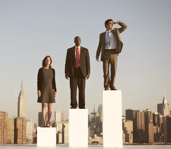 Business people standing on growth chart — Stockfoto