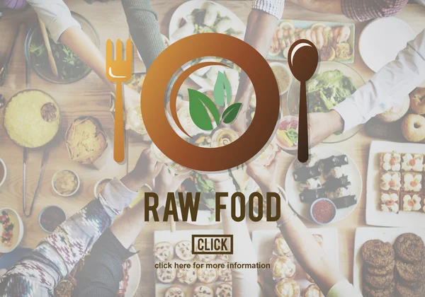 Tabel met eten en Raw Food Concept — Stockfoto