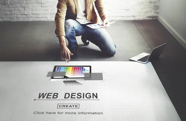 Empresário que trabalha com Web Design — Fotografia de Stock