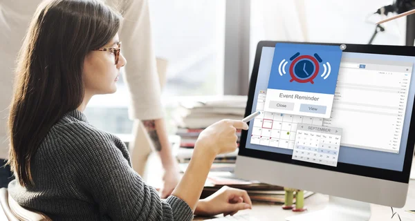 Geschäftsteam arbeitet im Büro — Stockfoto