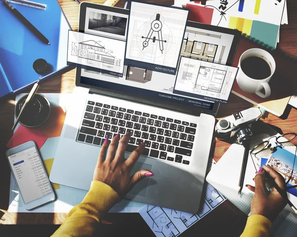 Woman working with computer — Stock Photo, Image