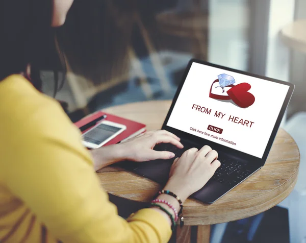 Woman using Digital Devices — Stock Photo, Image