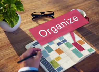 Program ile çalışan adam