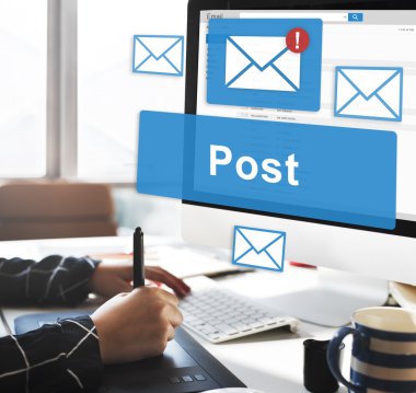 grafik tasarımcı bilgisayarla çalışma