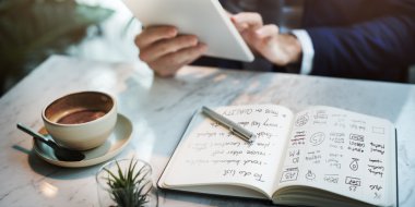 işadamı tablet ile çalışma