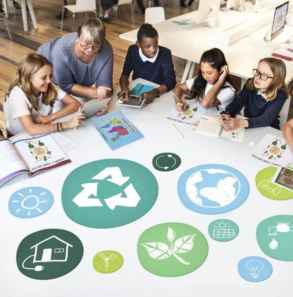 Teacher with group of children — Stock Photo, Image