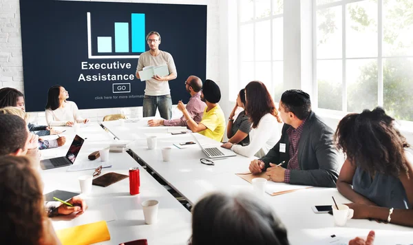 Ofiste çalışan iş adamları