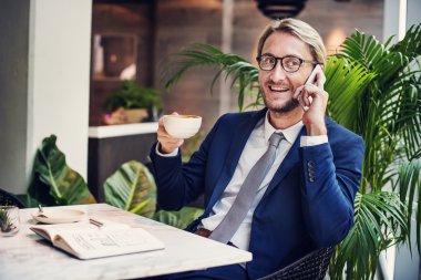 bilgisayarla çalışma iş adamı