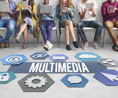 İnsanlar dijital araçları tarama 