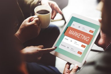 Dijital tablet kullanan kişiler