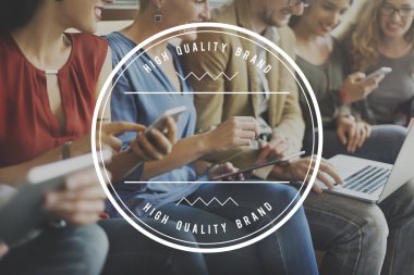 Dijital aygıtlar kullanan insanlar