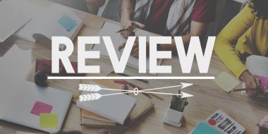 Öğrenciler birlikte okuyorlar. 