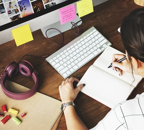 Girl working with computer — Stock Photo, Image