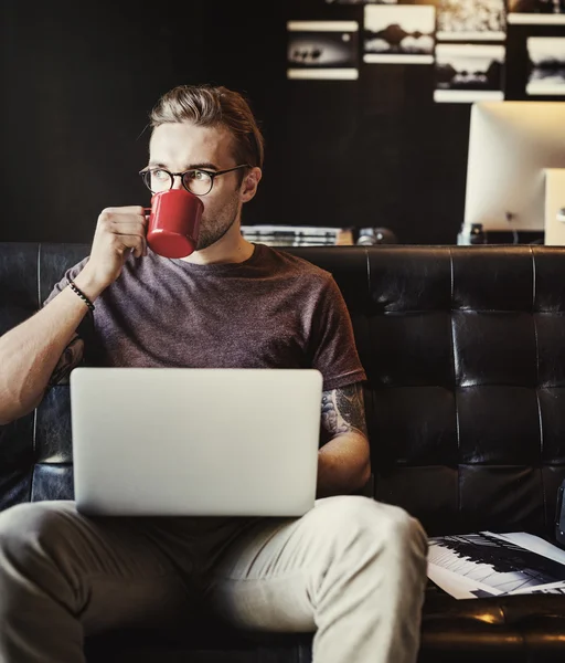 Fotograf arbeitet mit digitalen Ideen — Stockfoto