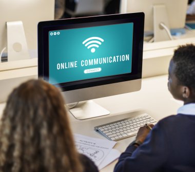 sınıf öğrencilerin bilgisayar kullanarak