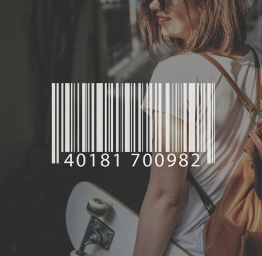 Kaykay ile modern kadın 