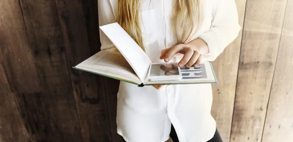 Woman Using Smart Phone — Stock Photo, Image