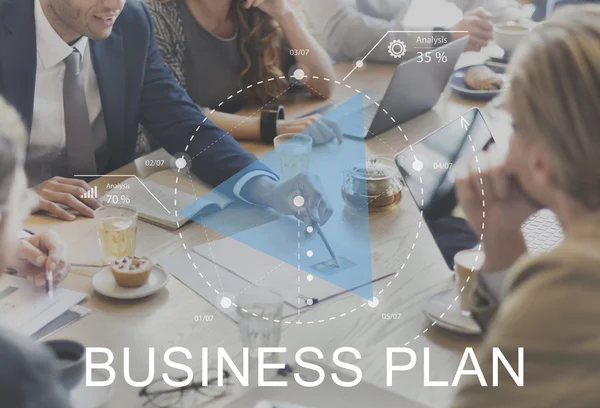 Бизнес-люди с концепцией бизнес-плана — стоковое фото