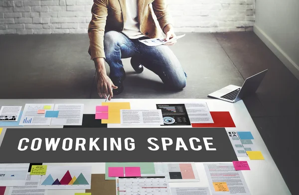 Om de afaceri care lucrează cu Coworking Space — Fotografie, imagine de stoc