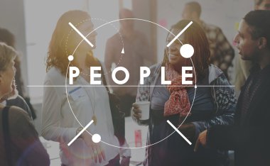 İnsanlar konuşmayı