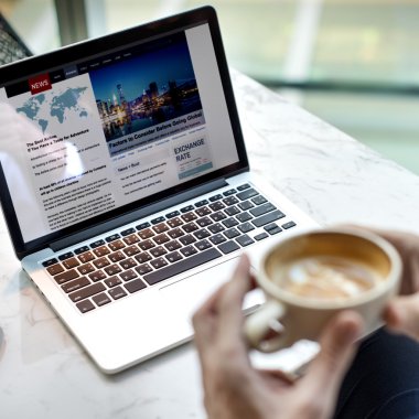 bilgisayarla çalışma iş adamı