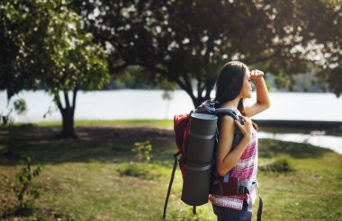 Kız seyahat tek başına